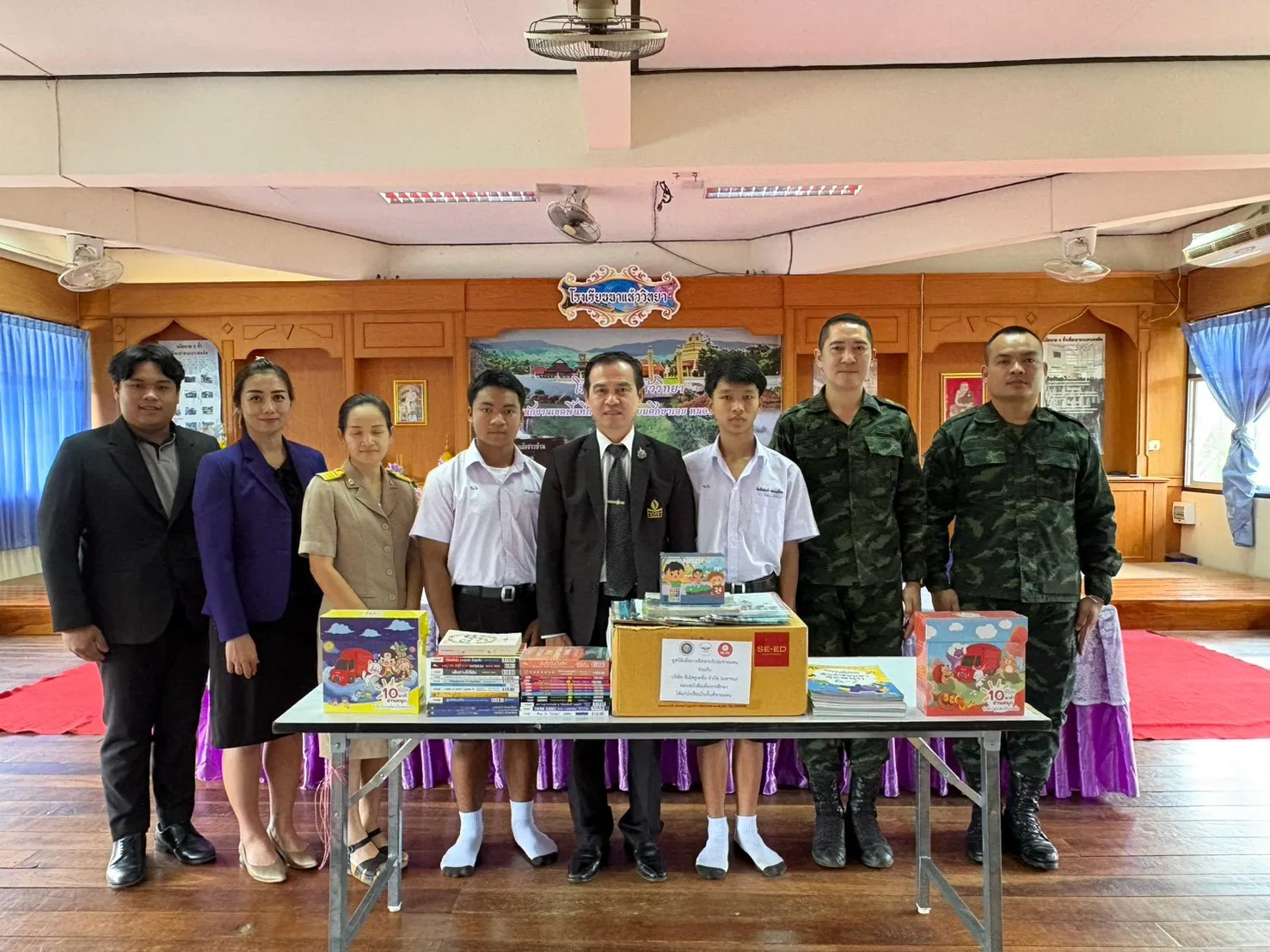 นักเรียนโรงเรียนนาแห้ววิทยา เข้ารับมอบทุนการศึกษาและสื่อการเรียนรู้ มูลนิธิเพื่อการศึกษาบริเวณชายแดน ผ่านระบบการประชุมทางไกล
